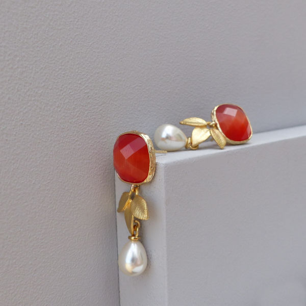Giulia Pearl Drop Earrings - www.evy-designs.com