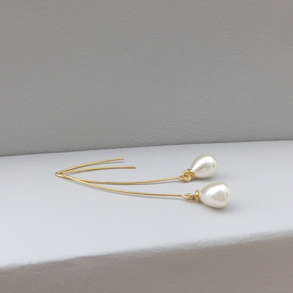 Teardrop Pearl Earrings - www.evy-designs.com