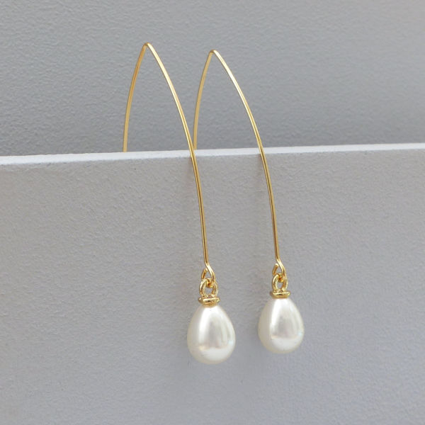 Teardrop Pearl Earrings - www.evy-designs.com