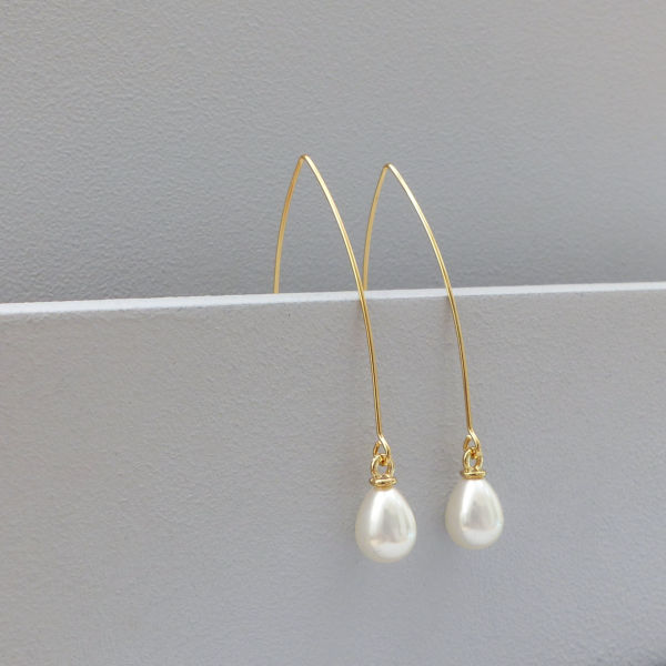 Teardrop Pearl Earrings - www.evy-designs.com